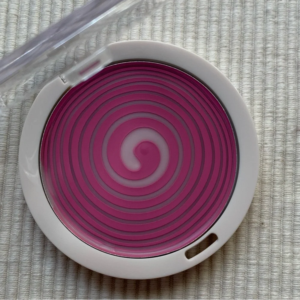 Morphe Huephoric Rush 3-in-1 Silk Blush
Shade:  Energized - lavender - Picture 4 of 11